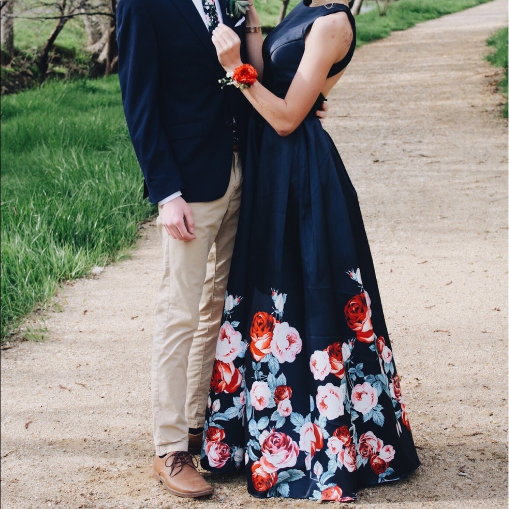 Floral prom dress with pockets